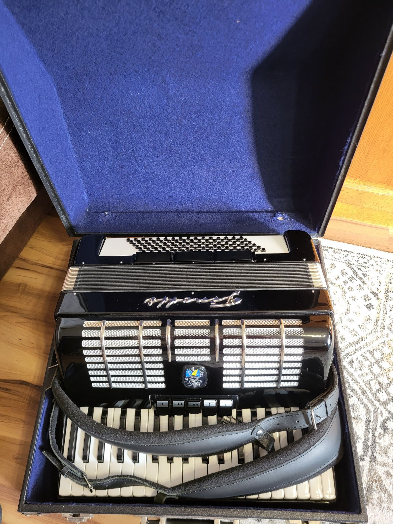 Akordeon  Firotti 96 bas