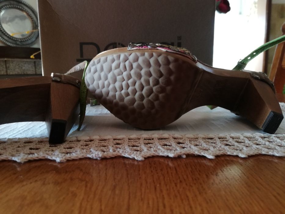 Sandálias em pele DONNI