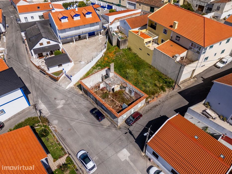 Moradia T4 para Renovação Total no Centro da Serra d'El Rei