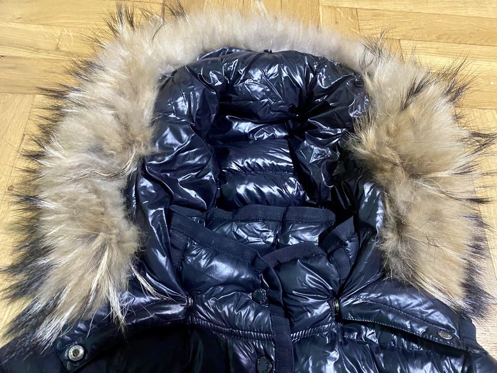 Moncler damska kurtka puchowa pikowana z kołnierzem z futra