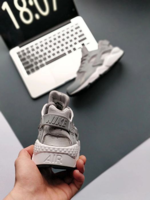 Кроссовки Nike Air Max женские Nike Air Huarache Nike Zoom Vomero осен