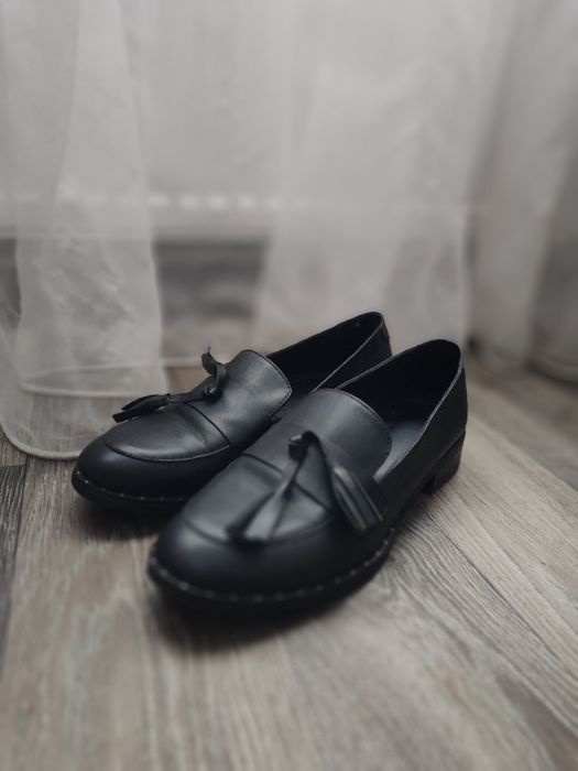 Жіночі шкіряні чорні лофери 40 розмір