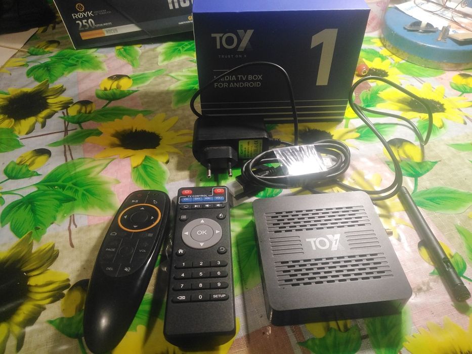 Смарт ТВ приставка TOX1 UGOOS 4/32 Гб Smart TV Box Android