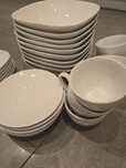 Ikea talerzy serwis  Vardera zestaw uzywany okazjonalnie stan bdb