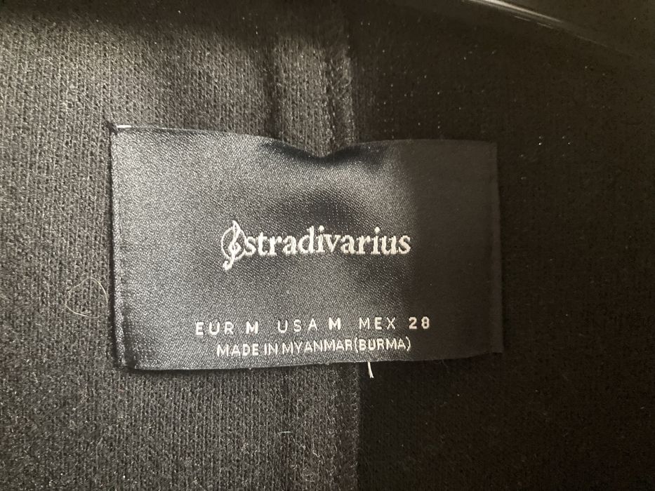 Płaszcz czarny rozmiar m Stradivarius