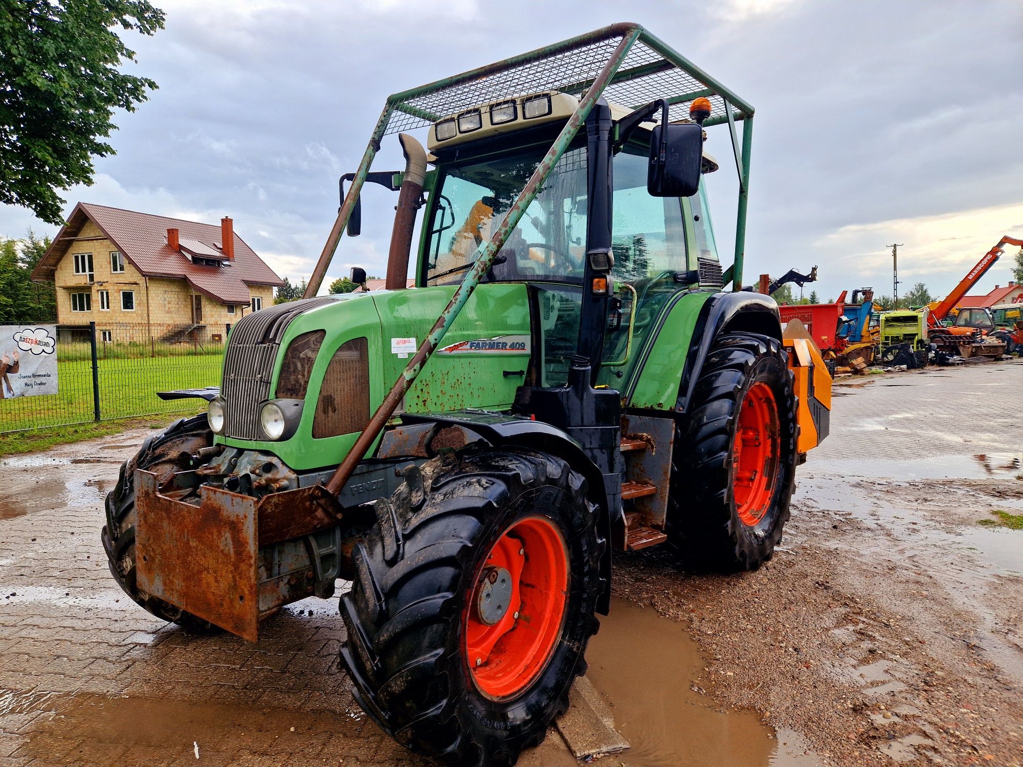 Fendt Farmer 409 Vario z kosiarką wysięgnikowa P5V d poboczy Komunalny