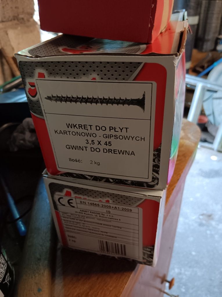 Gwoździe budowlane I wkręty
