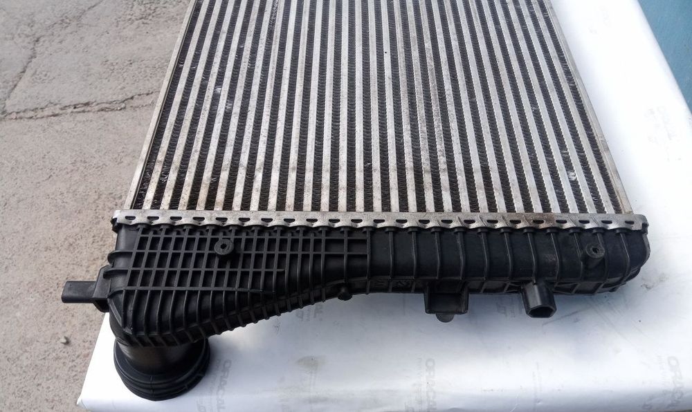 Радиатор интеркулер Volkswagen Тигуан Passat