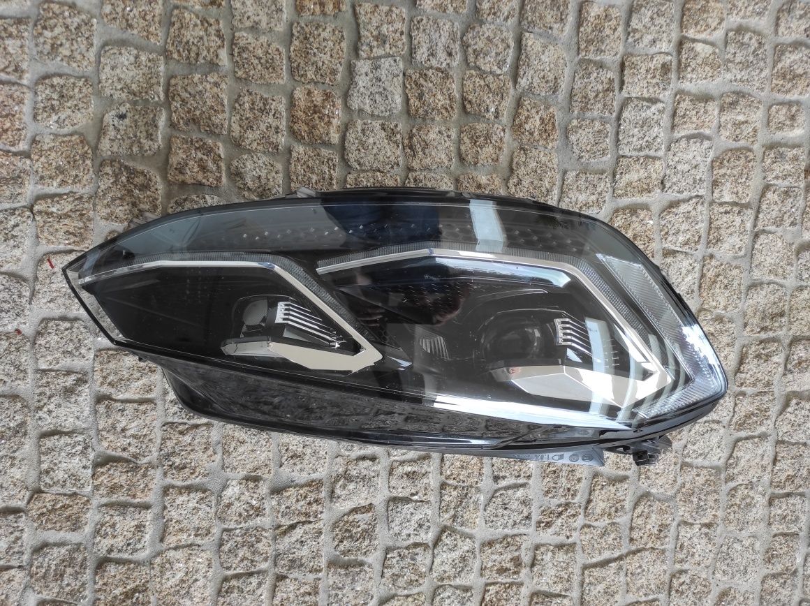 Farol direito Volkswagen Golf full led direcional