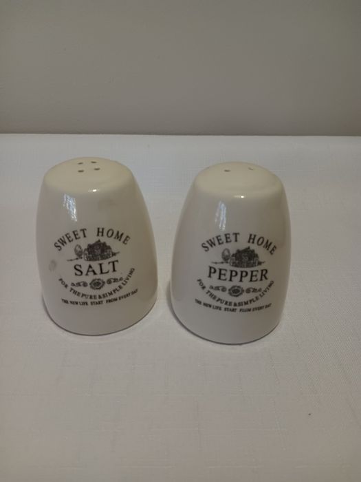 Pojemniki na sól i pieprz