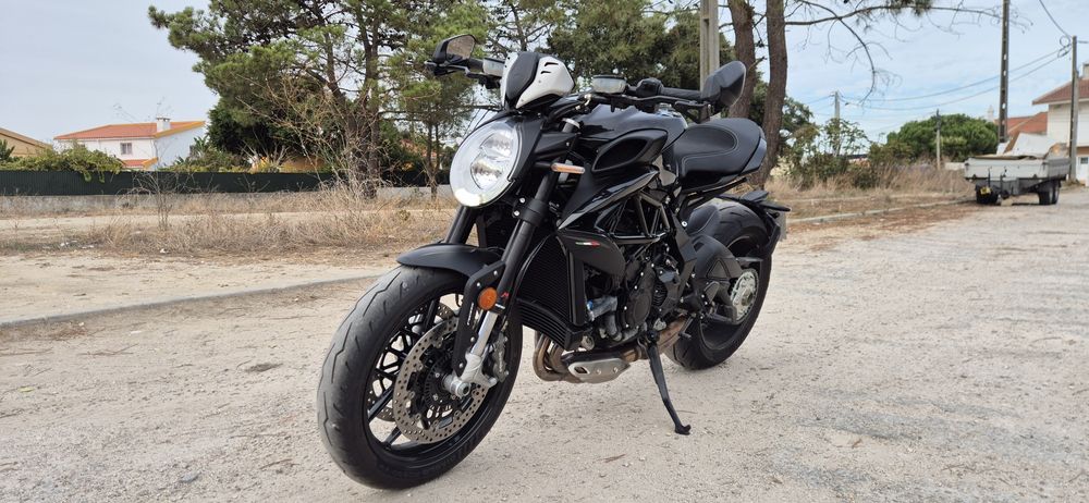 MV Agusta Dragster 800R de 2025
