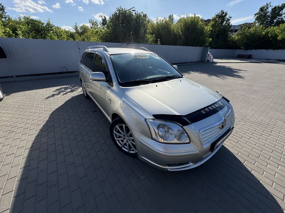 Toyota avensis 2003