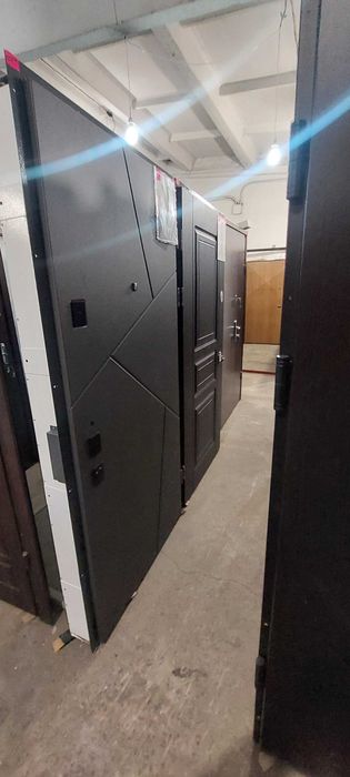 Вхідні двері вуличні в будинок і квартирні Входные металлические двери