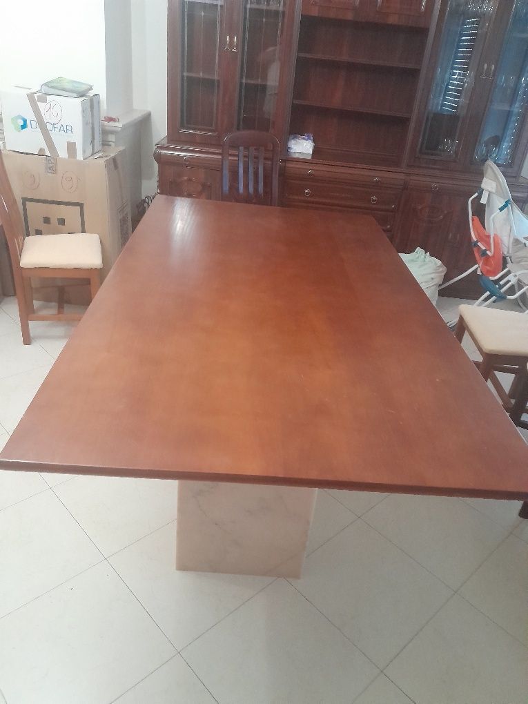 Vendo mesa de sala em mármore  rosa com opção  de tampo em madeira