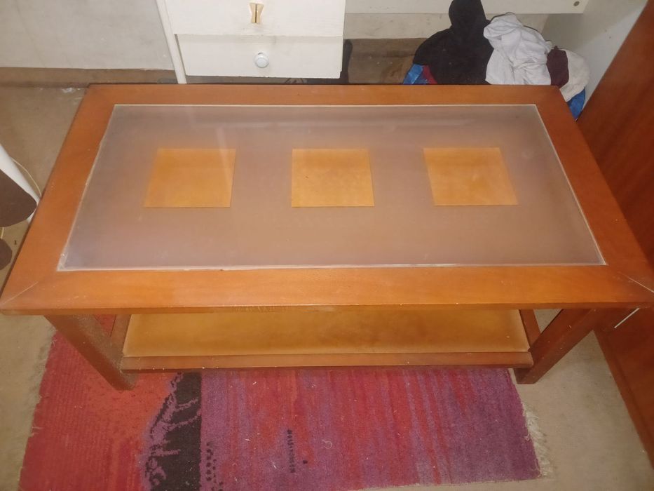 Mesa de sala em bom estado