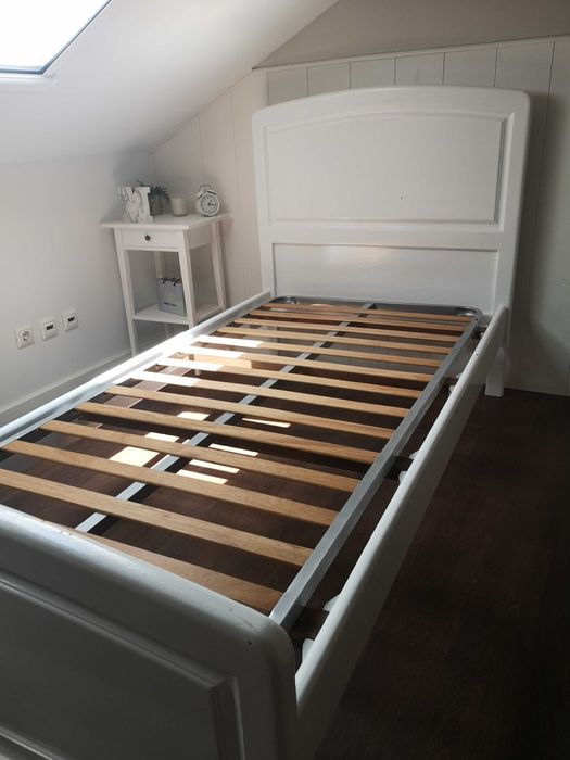 Cama de Solteiro - Madeira Maciça de Castanho