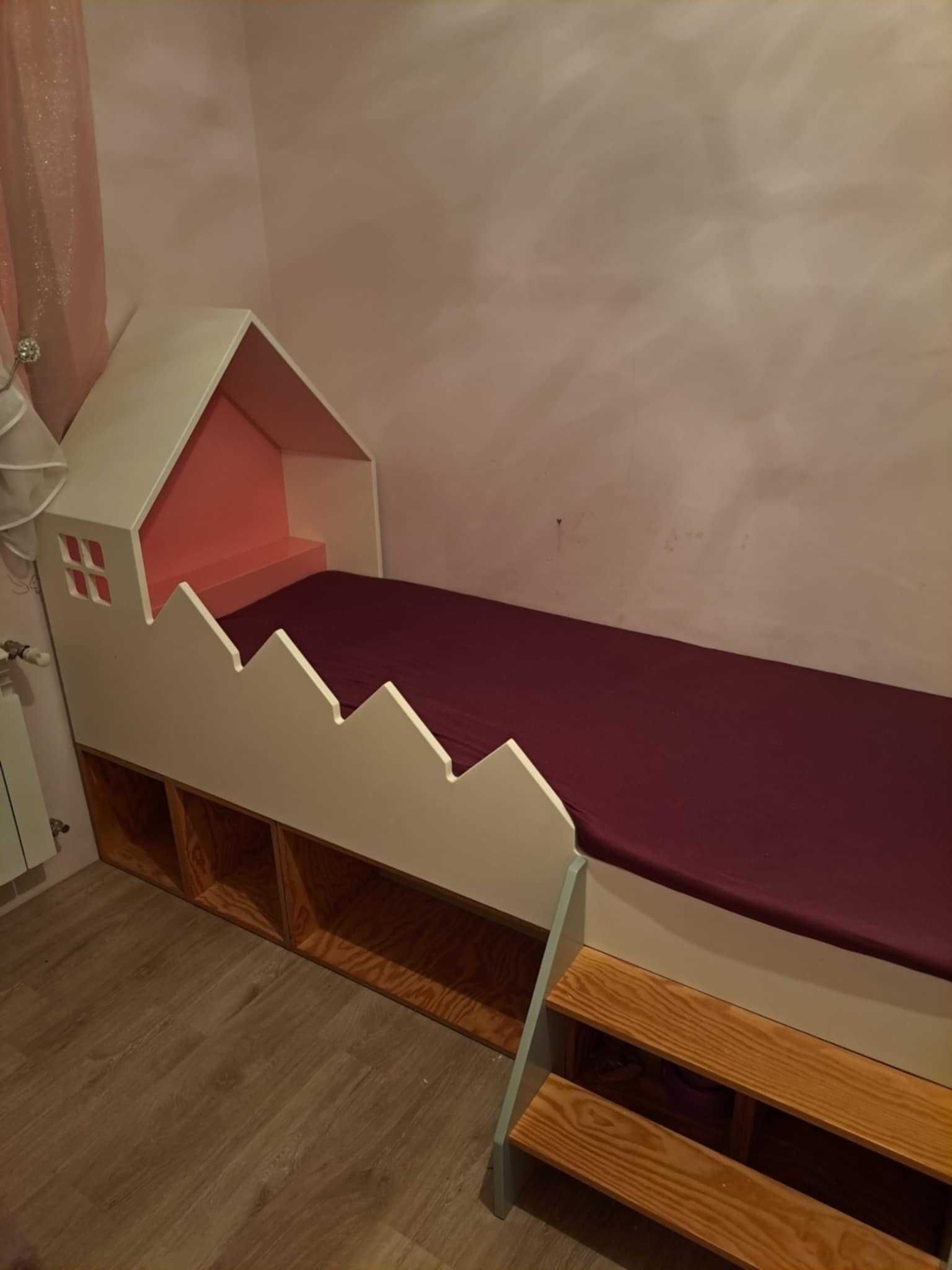 Łóżko domek wykonane przez stolarza