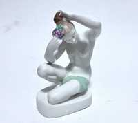 Porcelanowa figurka Aquincum Budapeszt mała Akt Kobiety Art Deco