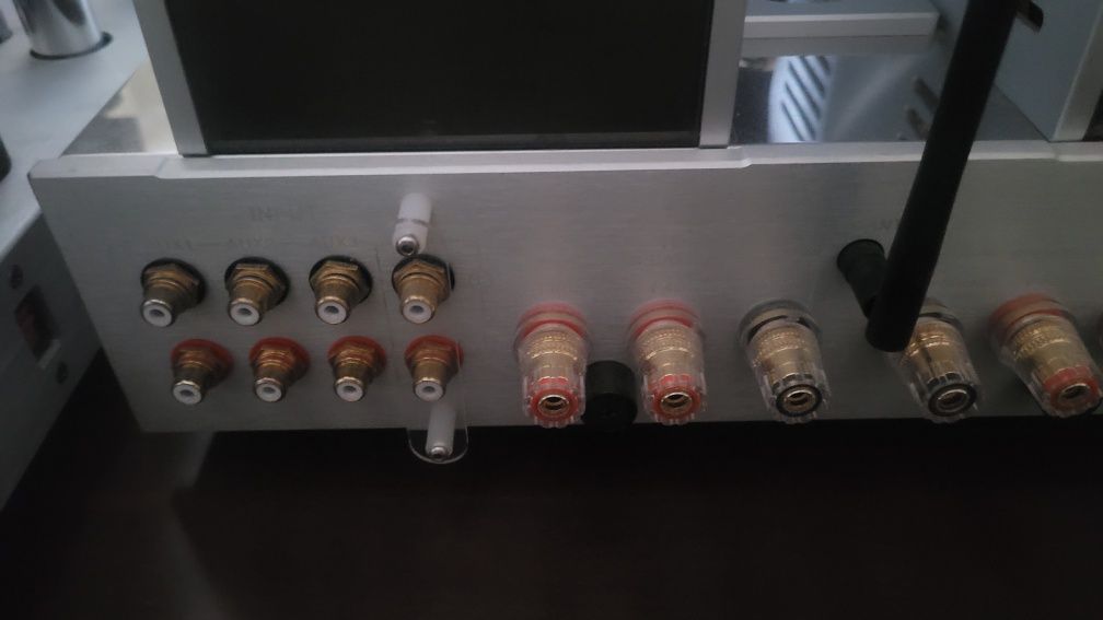 Wzmacniacz lampowy Yaqin MC100 c +audiofilski kabel zasilający.