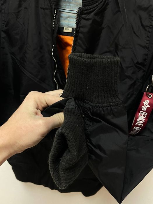 Нейлоновый бомбер Alpha Industries