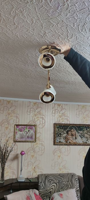 Люстра на три лампочки