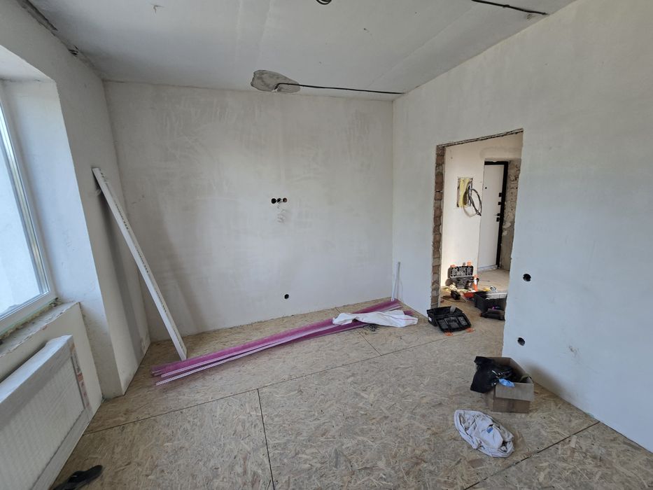 Продам квартиру з кладовою в центрі  міста