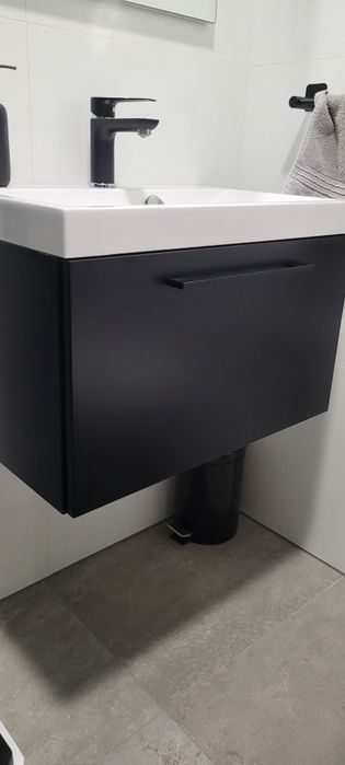 Szafka łazienkowa z umywalką