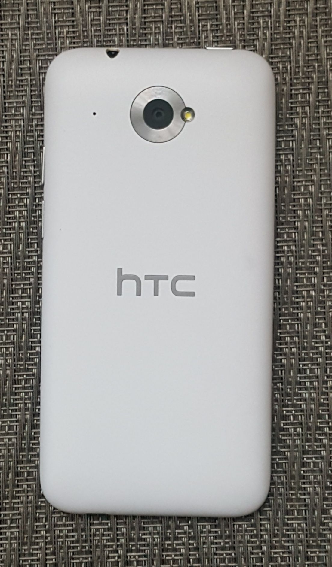 HTC 601 1/8гб стереодинамики