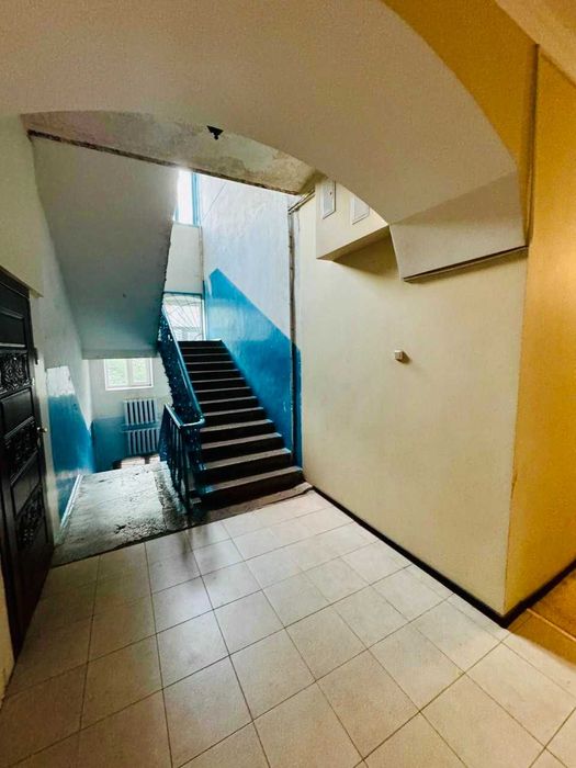 Ярославська, історичний центр, Поділ 2-к. квартира. Оренда