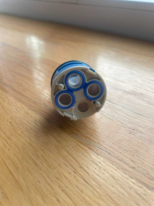 Deante, nowy przełącznik funkcji do panelu prysznicowego (XNC05FUP0)