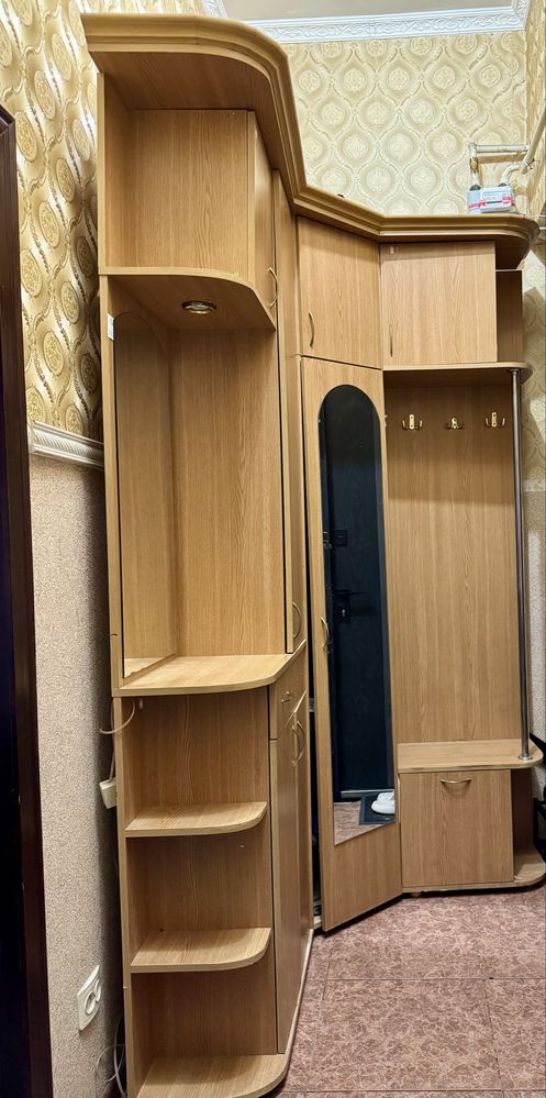 Продається шафа в прихожу