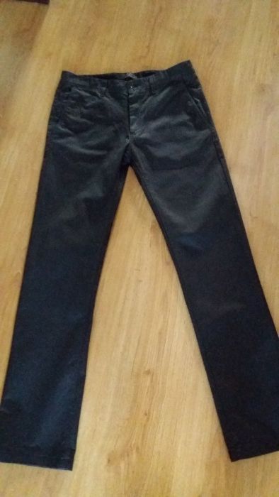 Młodzieżowe, męskie spodnie ZARA, rozm. 40.