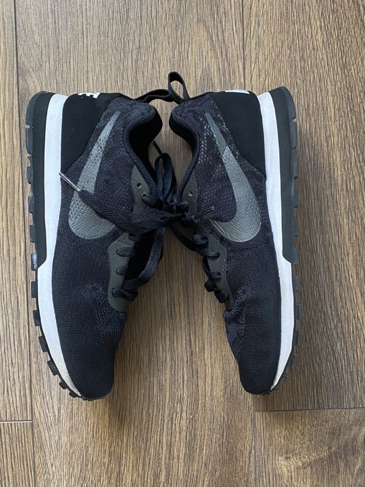Nike czarne z bialą podeszwą adidasy sneakersy 36 36,5