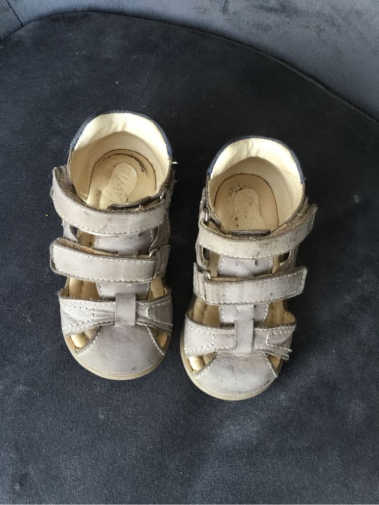 Emel sandały zabudowane r.80