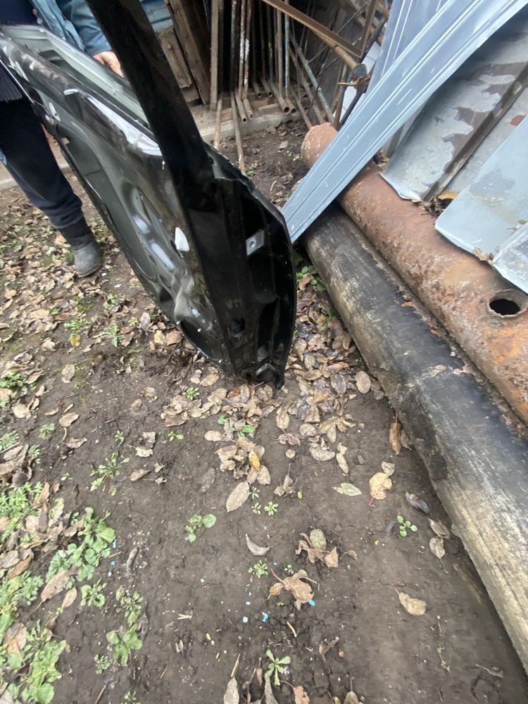 Двері на Volkswagen Jetta
