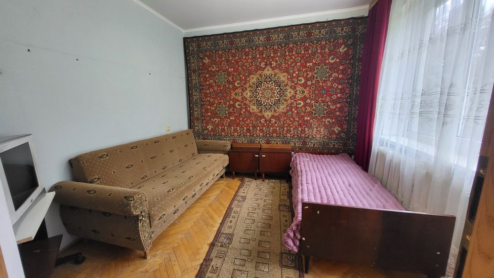 Продаж 4к проспект Космонавтів