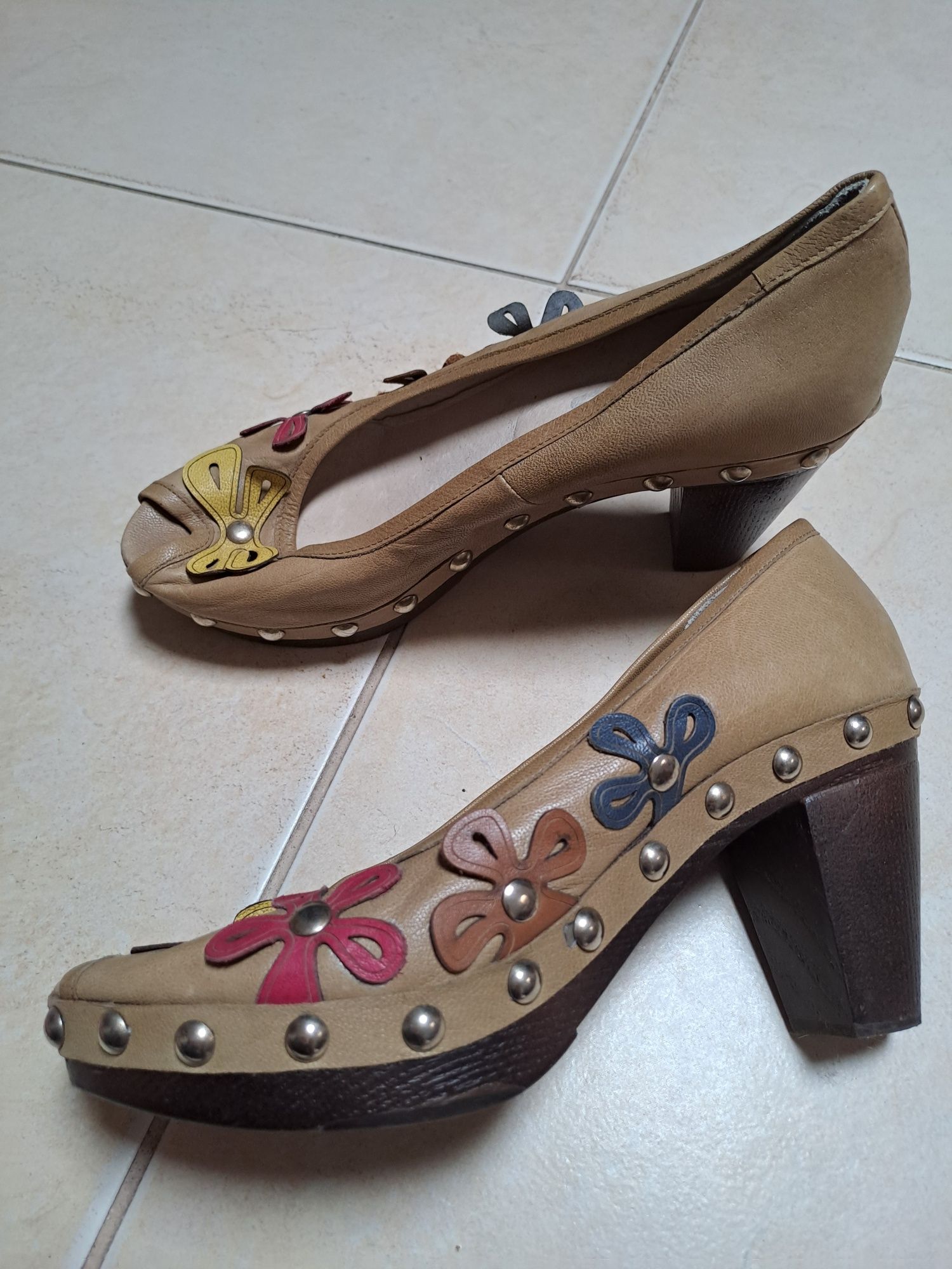 Sapatos de salto
