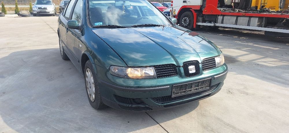 Na części Seat Toledo 1.6 16v kod lakieru  lc6m