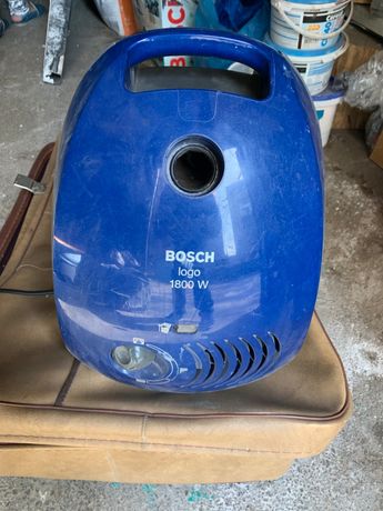 Пылесос Bosch BSG61800RU не включиться