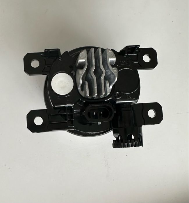 Farol de nevoeiro esquerdo Mitsubishi Fuso 2021