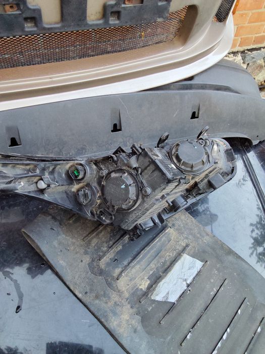 Фара kia ceed 2 гарний стан