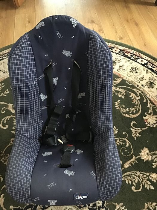 Дитяче автомобільне крісло