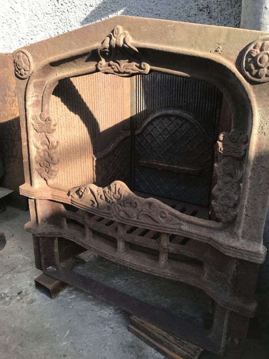 Камин чугунный литой