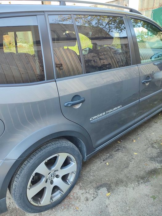 Volkswagen Touran Cross