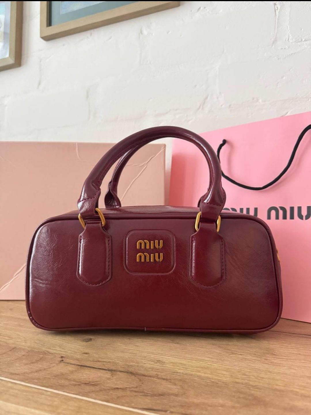 Сумочка Miu Miu    .