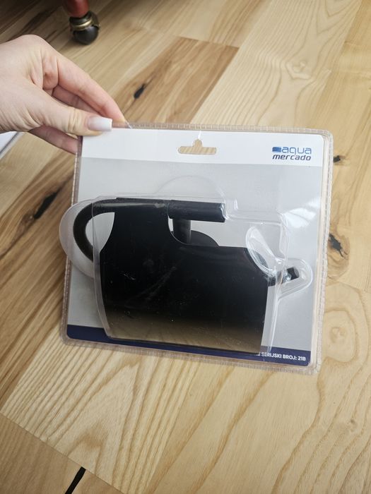 Uchwyt na papier toaletowy z klapą czarny mat