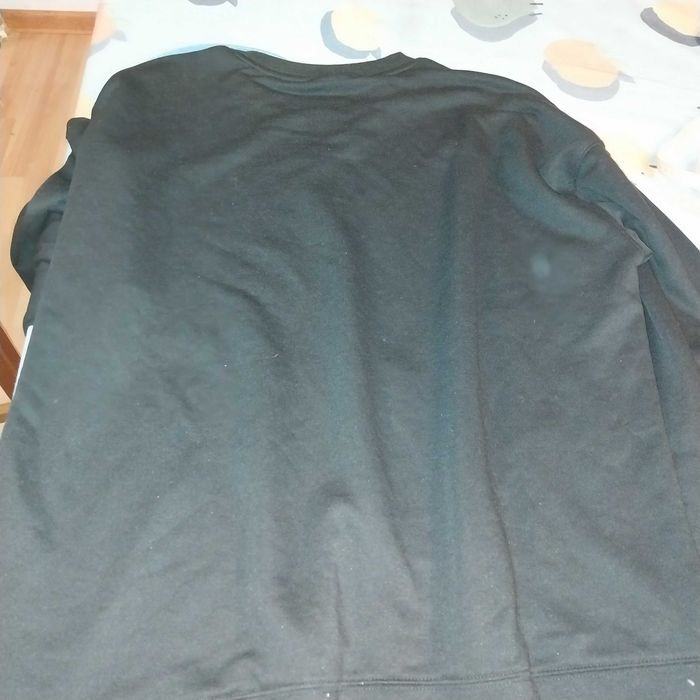 Czarna bluza sportowa