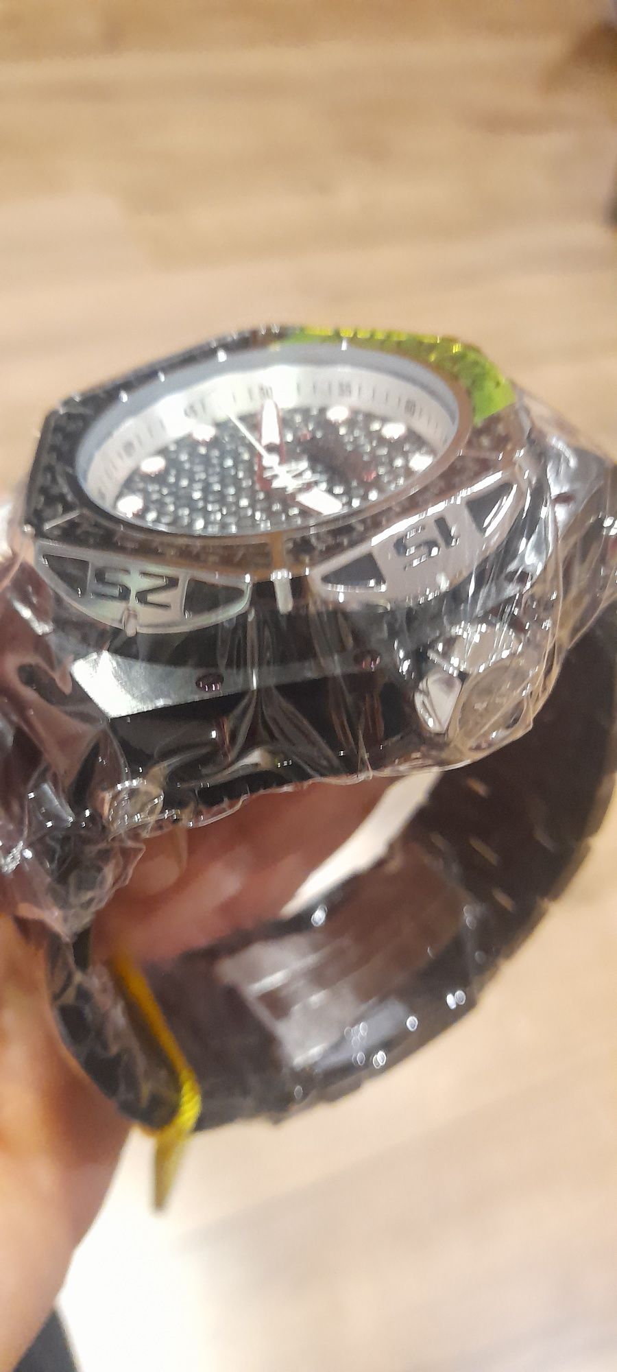 Invicta Carbon Hawk Automatic 38941