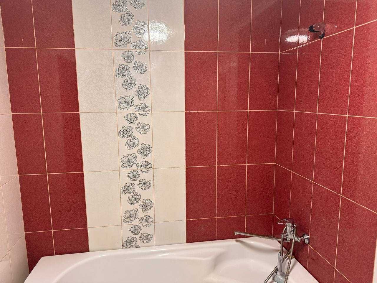 Продам 2 комн квартиру пр. Богдана Хмельницького 45