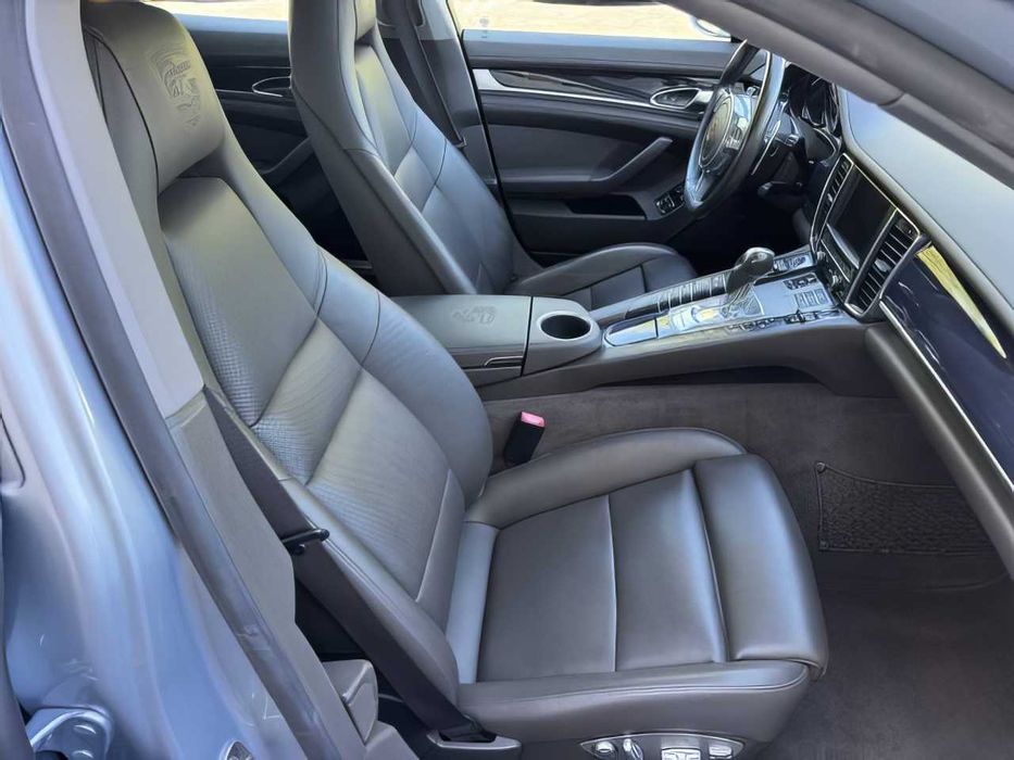 Porsche Panamera      2016